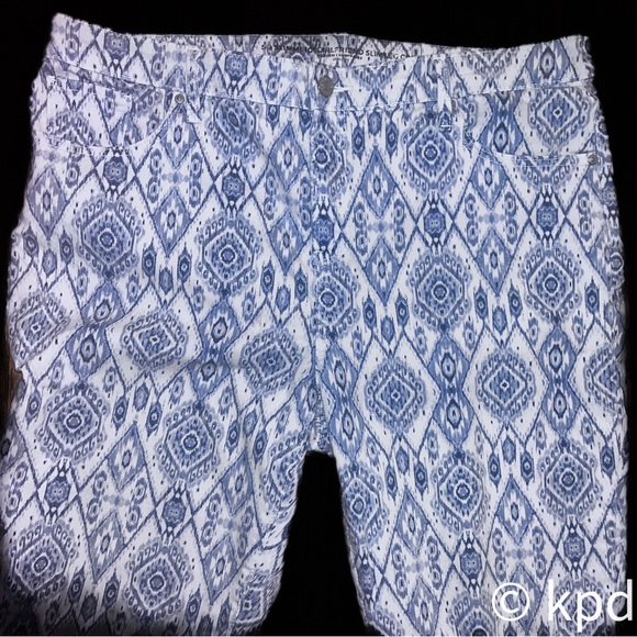 Chico’s So Slimming Girlfriend Slim Leg Crop Jeans - Picture 3 of 7